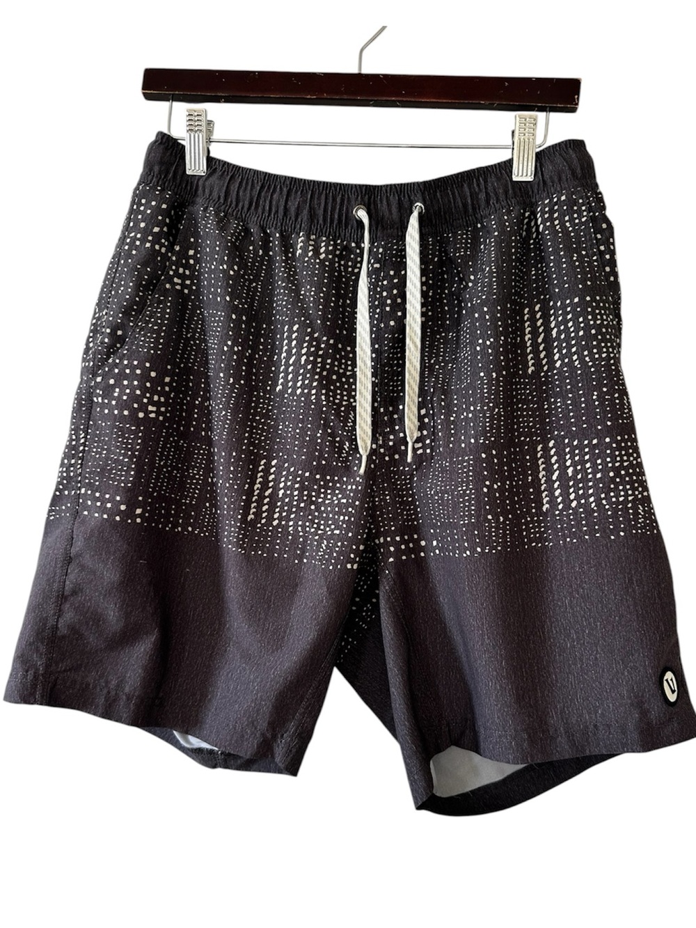 Vuori Men’s Charcoal Gray Geometric Swim
Beach 8” Inseam Shorts w/Liner- Medium